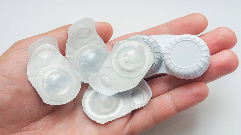 بهترین مارک لنز طبی و قیمت مناسب ترین چیست؟ 13 استفاده از لنز های ماهانه