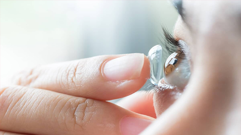 بهترین مارک لنز طبی و قیمت مناسب ترین چیست؟ 30 بهترین مارک لنز طبی و قیمت آن ؛ مدت زمان استفاده و تعویض لنز