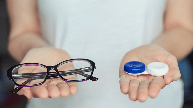 بهترین مارک لنز طبی و قیمت مناسب ترین چیست؟ 34 بهترین مارک لنز طبی و قیمت آن ؛ مزایای لنز چشمی نسبت به عینک