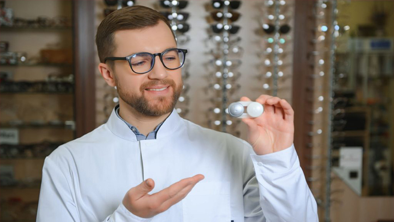 بهترین مارک لنز طبی و قیمت مناسب ترین چیست؟ 9 بهترین مارک لنز طبی و قیمت آن ؛ توجه به توصیه های اپتومتریست